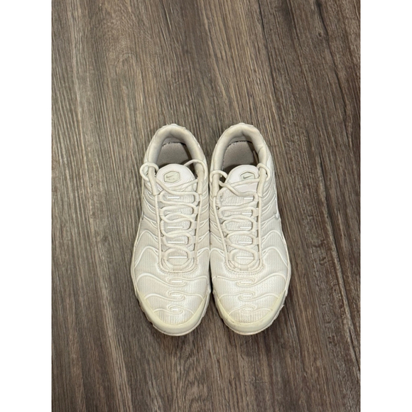 Nike Air Max Plus (GS) triple White Metallic Silver CW7044-100 Youth Size 6.5Y‌‌ - Picture 7 of 8